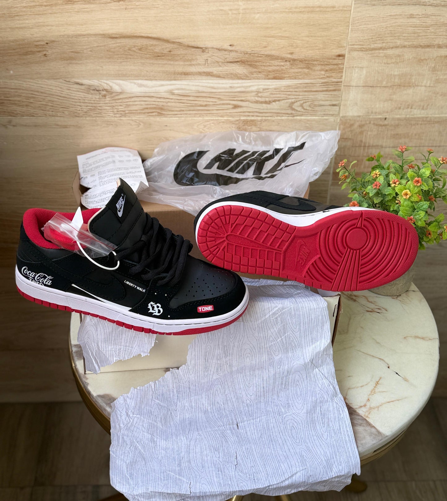 SB DUNK LOW "COCA -COLA ×LIBERTY WALK "