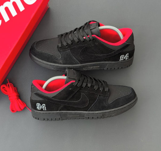 SB DUNK SUPREME BRED BLACK RED 2025
