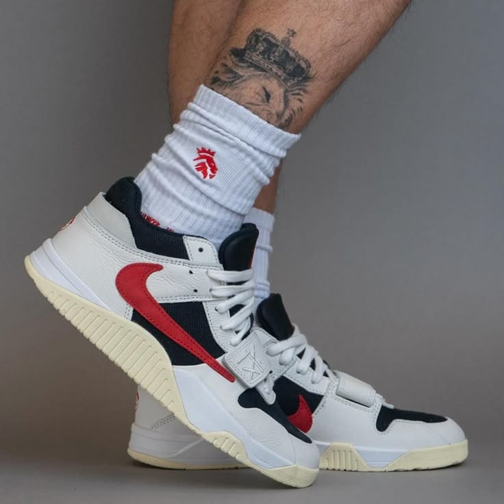 JORDAN RETRO 1 TRAVIS SCOTT JUMPMAN