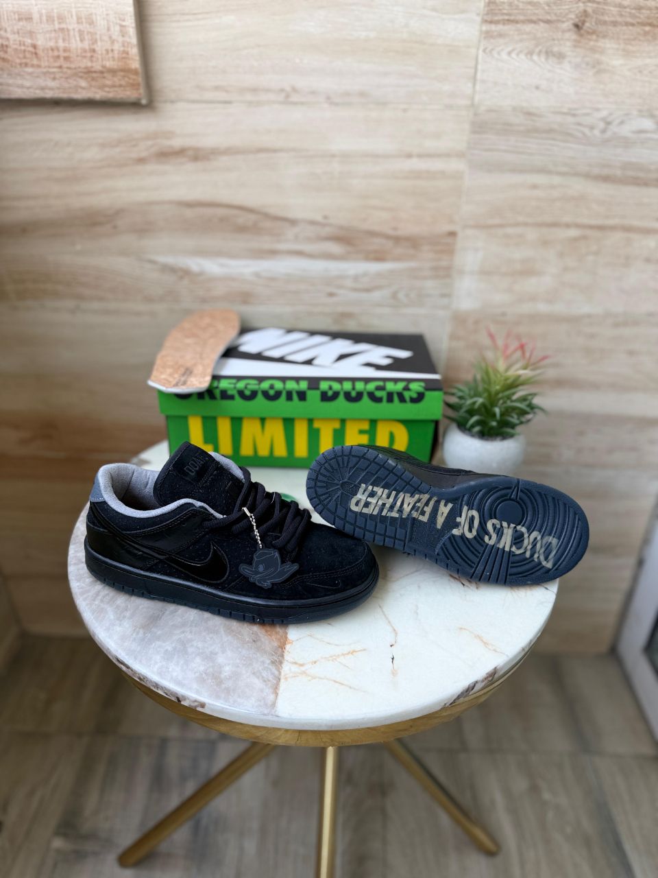 SB DUNK LOW - KAWS
