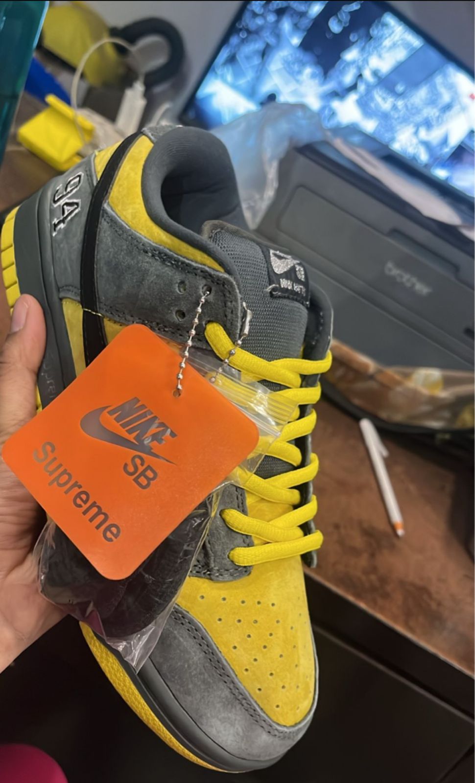 SB DUNK LOW ×SUPREME