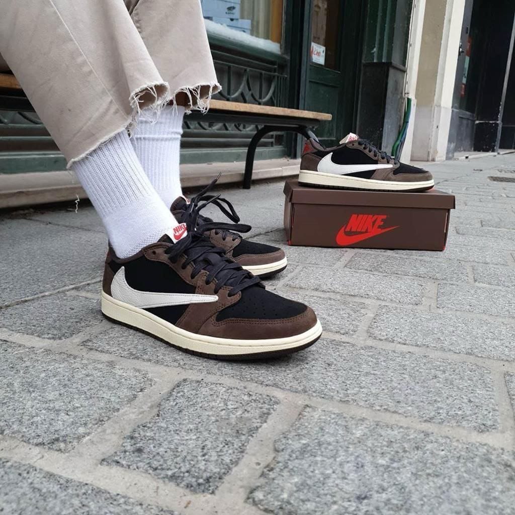 TRAVIS SCOTT ×AIR JORDAN 1 LOW "REVERSE MOCHA "