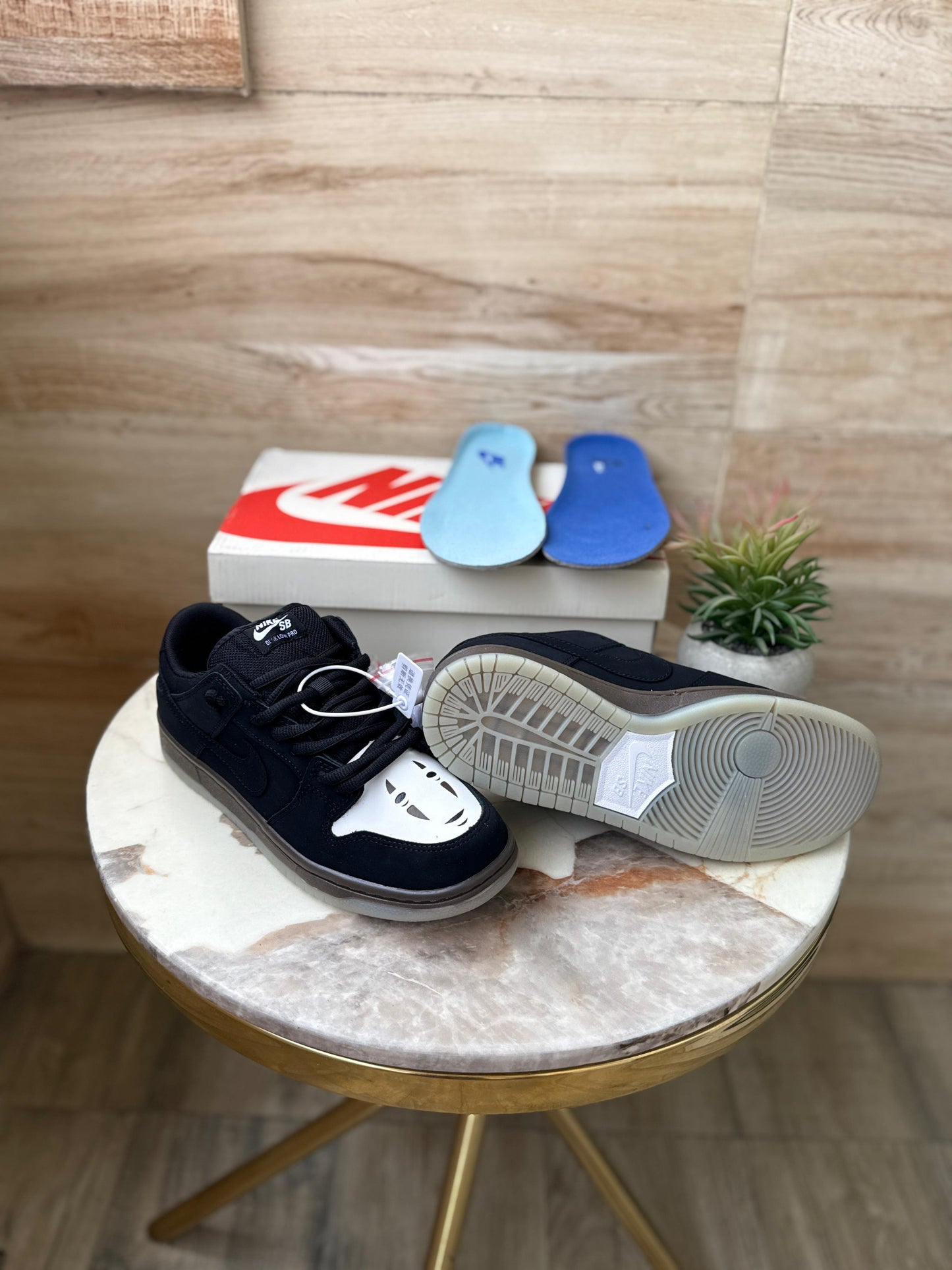 SB DUNK LOW NO FACE