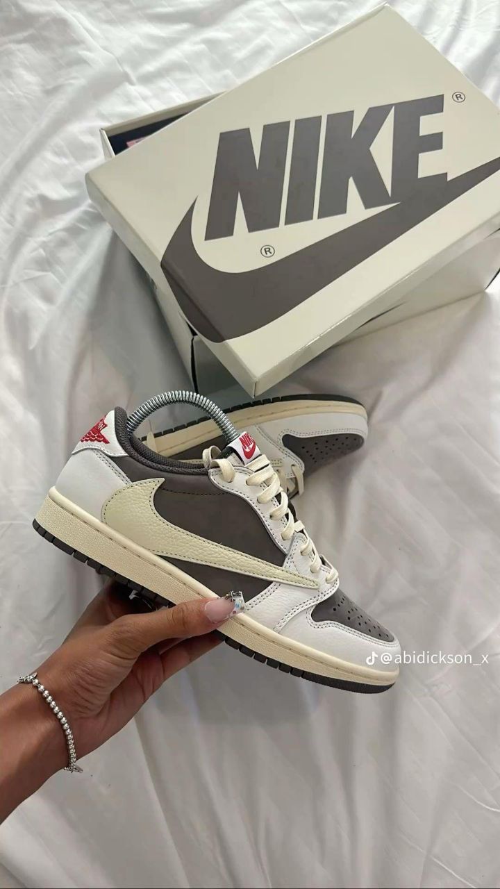 TRAVIS SCOTT × AIR JORDAN 1 LOW " REVERSE MOCHA "
