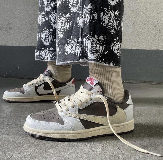 TRAVIS SCOTT × AIR JORDAN 1 LOW " REVERSE MOCHA "