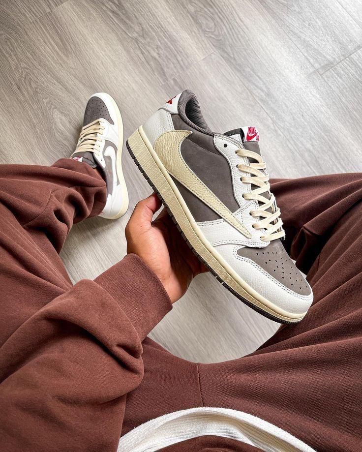 TRAVIS SCOTT × AIR JORDAN 1 LOW " REVERSE MOCHA "