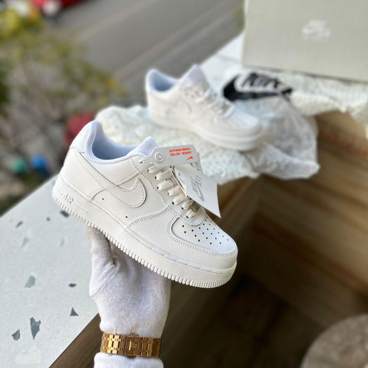 NIKE AIRFORCE 1